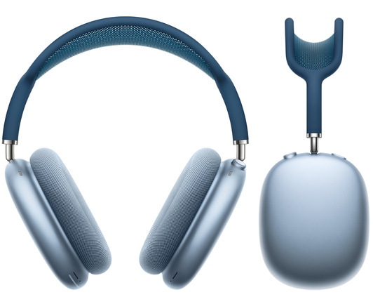 Visão frontal dos AirPods Max em azul-céu ao lado de uma visão lateral da parte externa dos fones de ouvido AirPods Max.