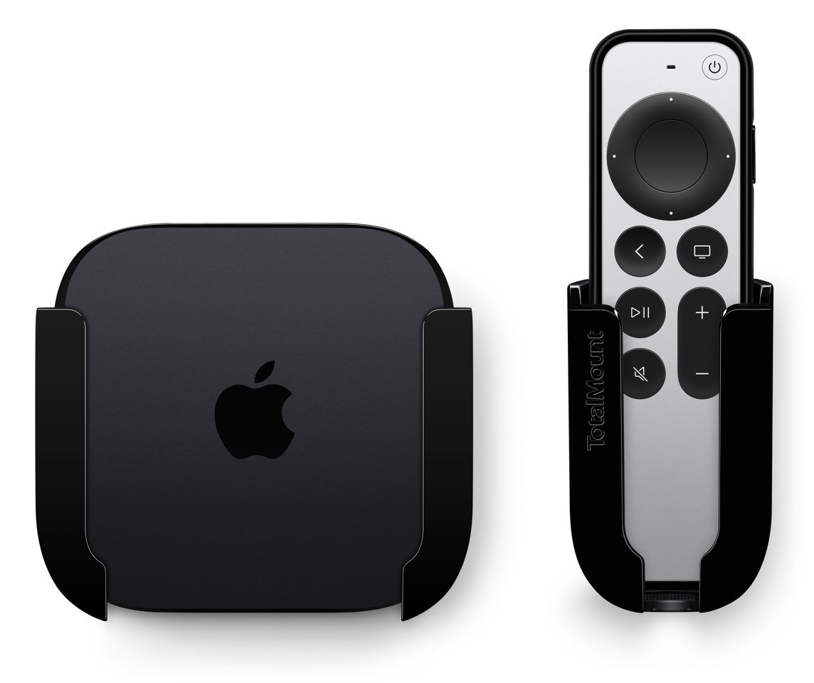 Sistema de instalação Innovelis TotalMount Pro para televisores montados na parede, com uma Apple TV e um Apple Remote inseridos.