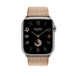 Apple Watch kadranı ile birlikte gösterilen Gold ve Ecru (bej) renk Simple Tour Toile H kayış. 