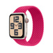 桑莓色編織單圈手環的側看角度，這款錶帶手感柔軟，富有紋理，並且抗汗抗水