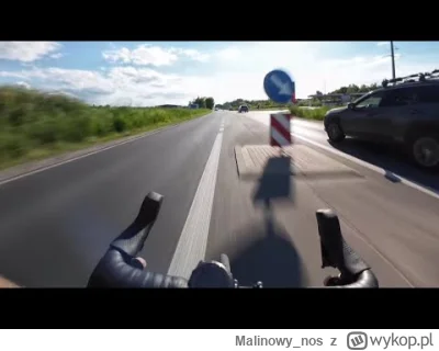 Malinowy_nos - Co to za ebnięty pedalarz? 
#pedalarze #rower https://www.youtube.com/...