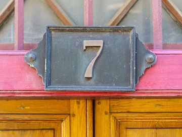 house number seven made of cast iron