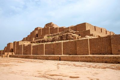 Choghā Zanbīl: ziggurat