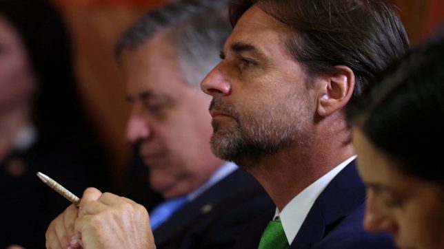 Uruguay chooses presidential contenders as left gains ground