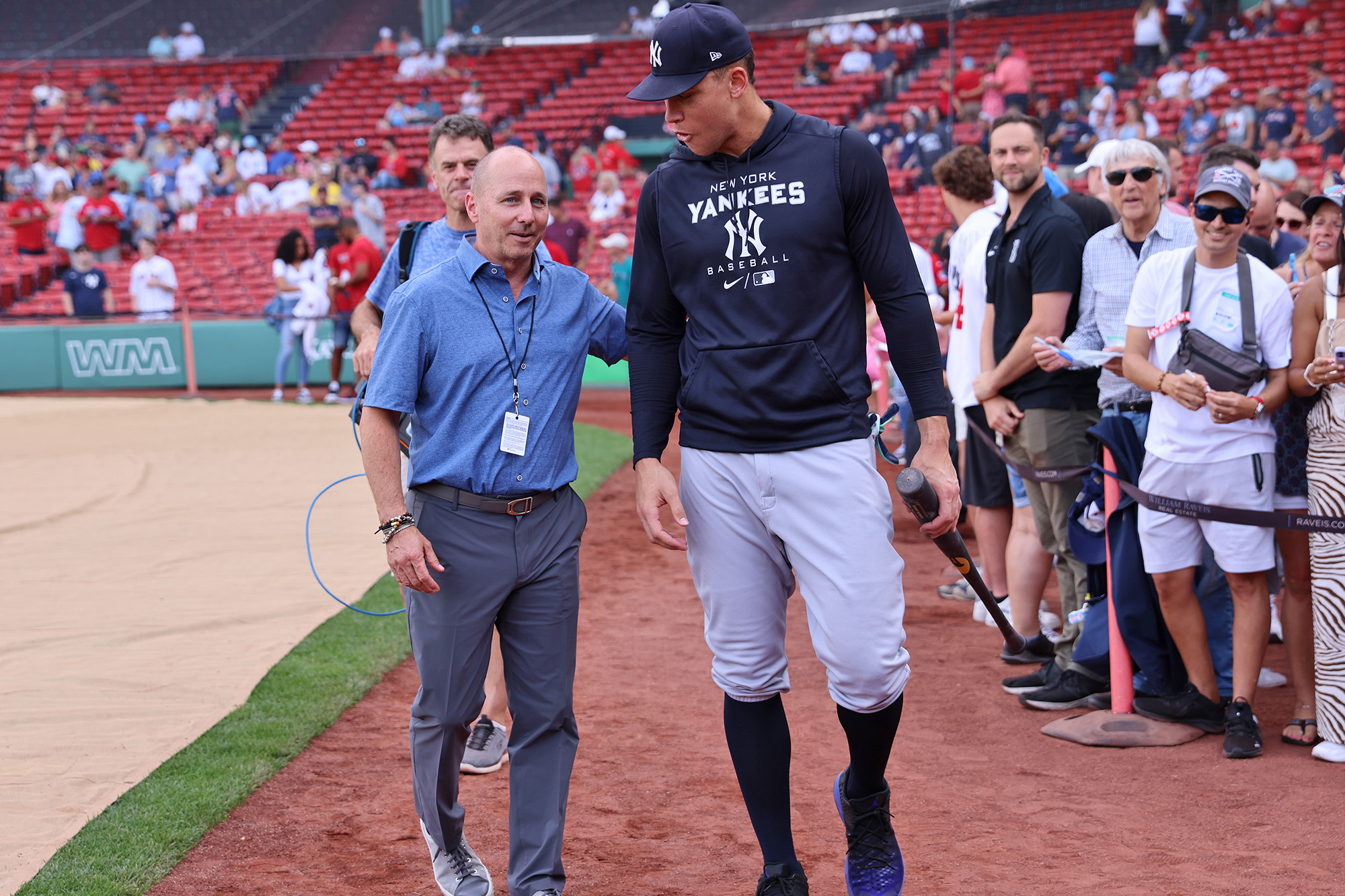 Yankees general manager Brian Cashman (l.) with Aaron Judge on July 8, 2022.