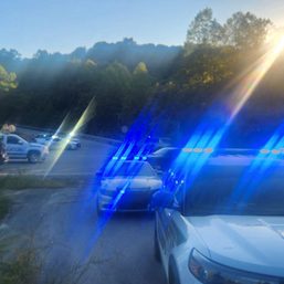 Kentucky shooter at large after wounding at least 7 along highway