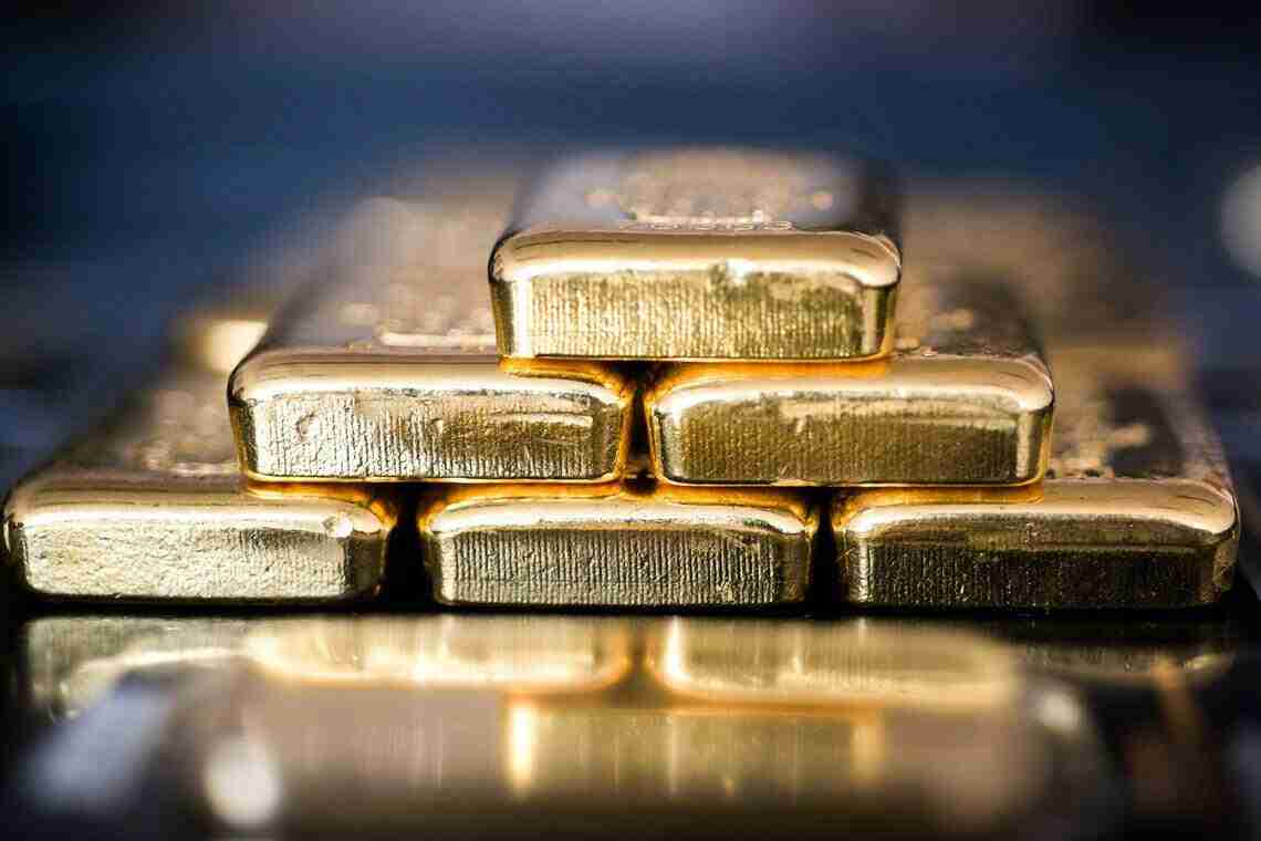 Gold bars sit stacked in this arranged photograph at Solar Capital Gold Zrt. in Budapest, Hungary, on Thursday, March 10, 2016. Gold advanced to the highest level in a year after the European Central Bank indicated it wouldnÕt cut interest rates further, boosting the euro and making dollar-denominated bullion less expensive for investors. Photographer: Akos Stiller/Bloomberg