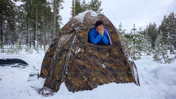 Вот так можно провести время в зимнем лесу. Палаточный лагер...