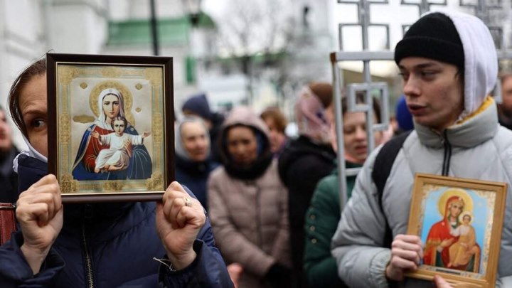За что православных верующих выгнали из храма на Украине? Шо...