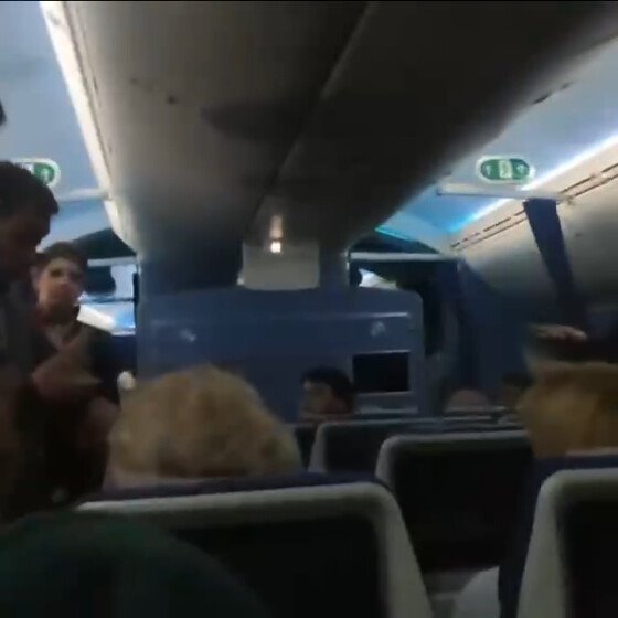 Пассажиры оказались запертыми на борту рейса Ташкент-Москва ...