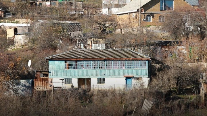 В селе Аиргуль сохранились крымскотатарские домики и старинн...