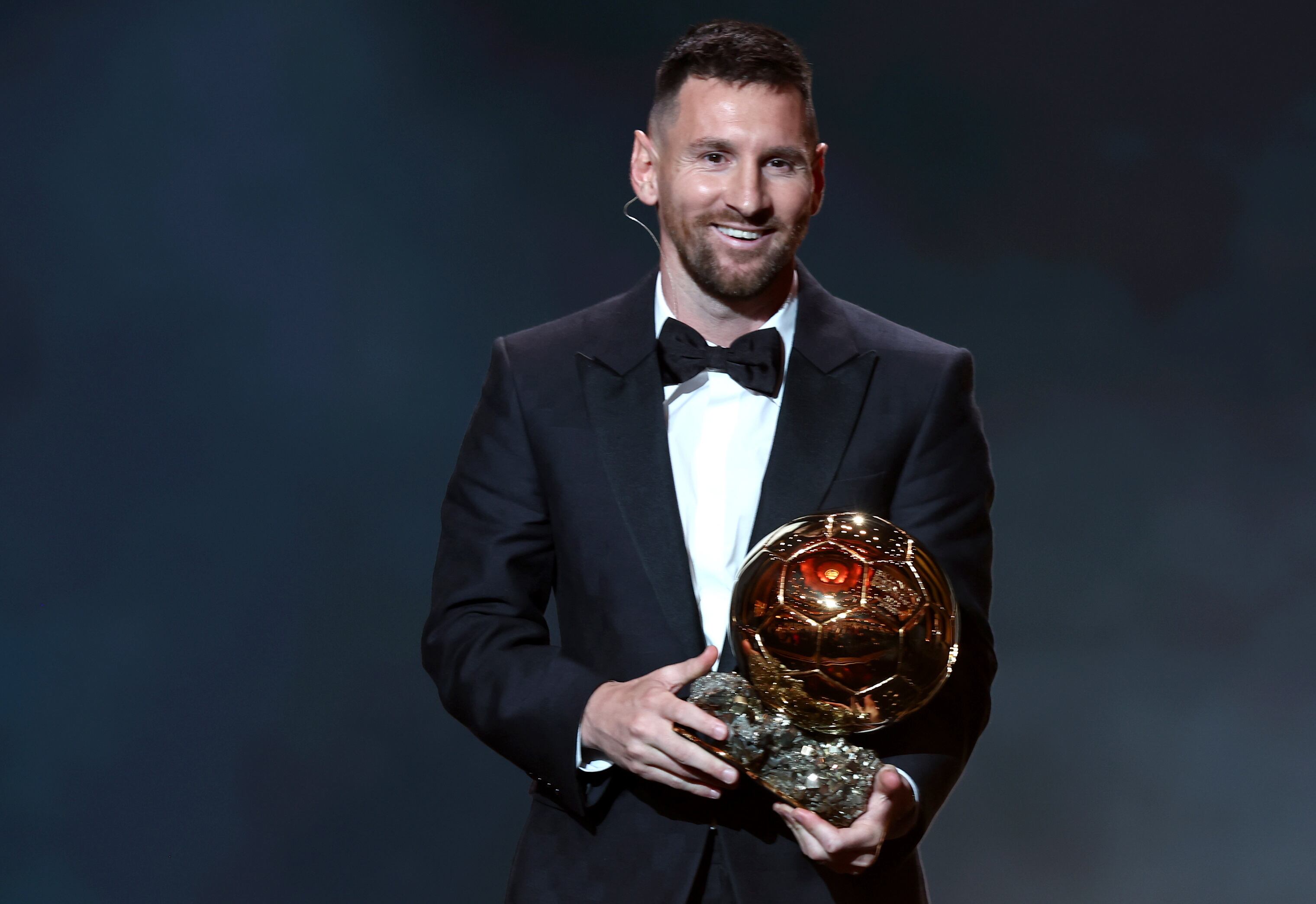 Lionel Messi, con su octavo Balón de Oro en París.