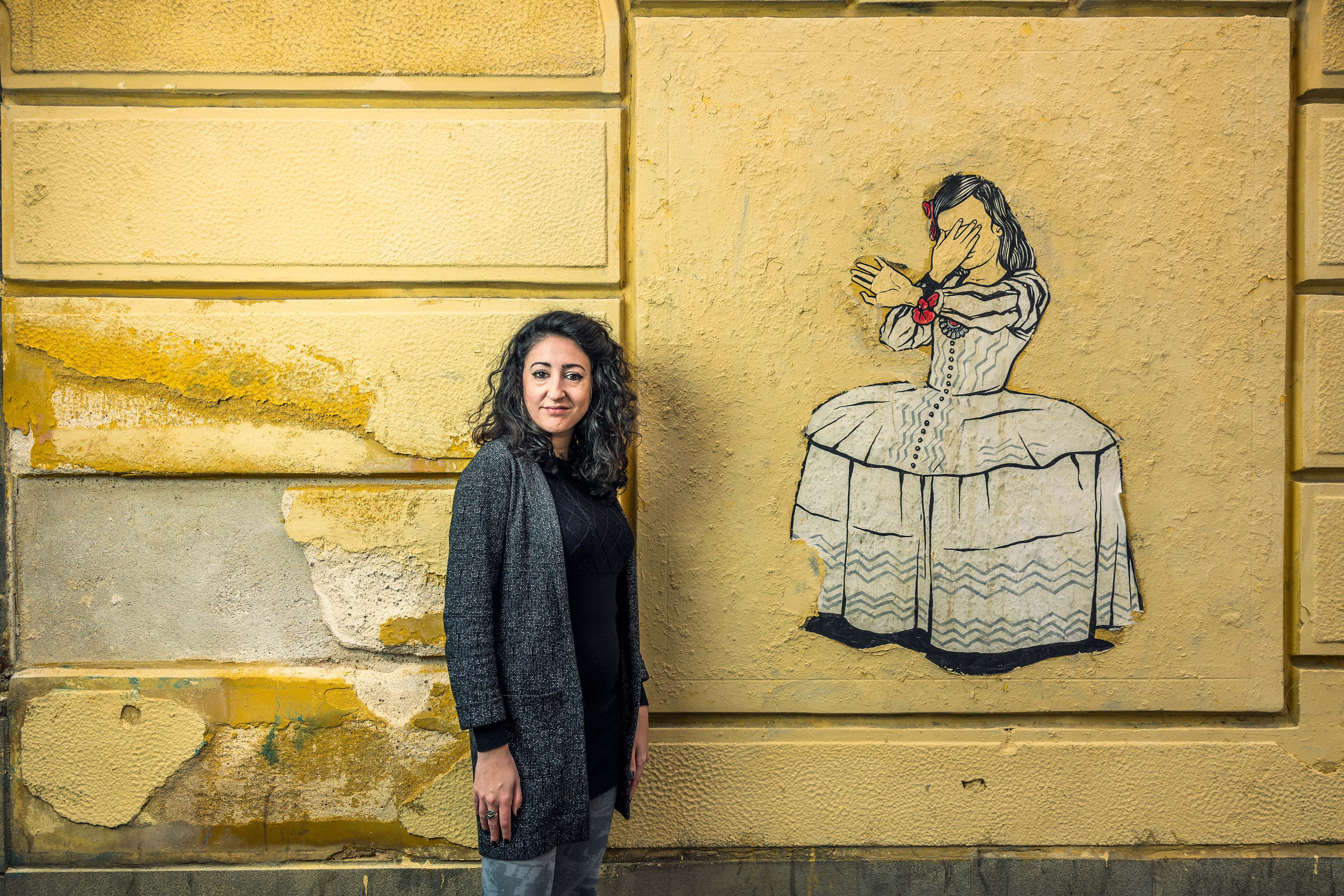 La escritora Azahara Palomeque, a principios de abril en Lavapiés, Madrid.