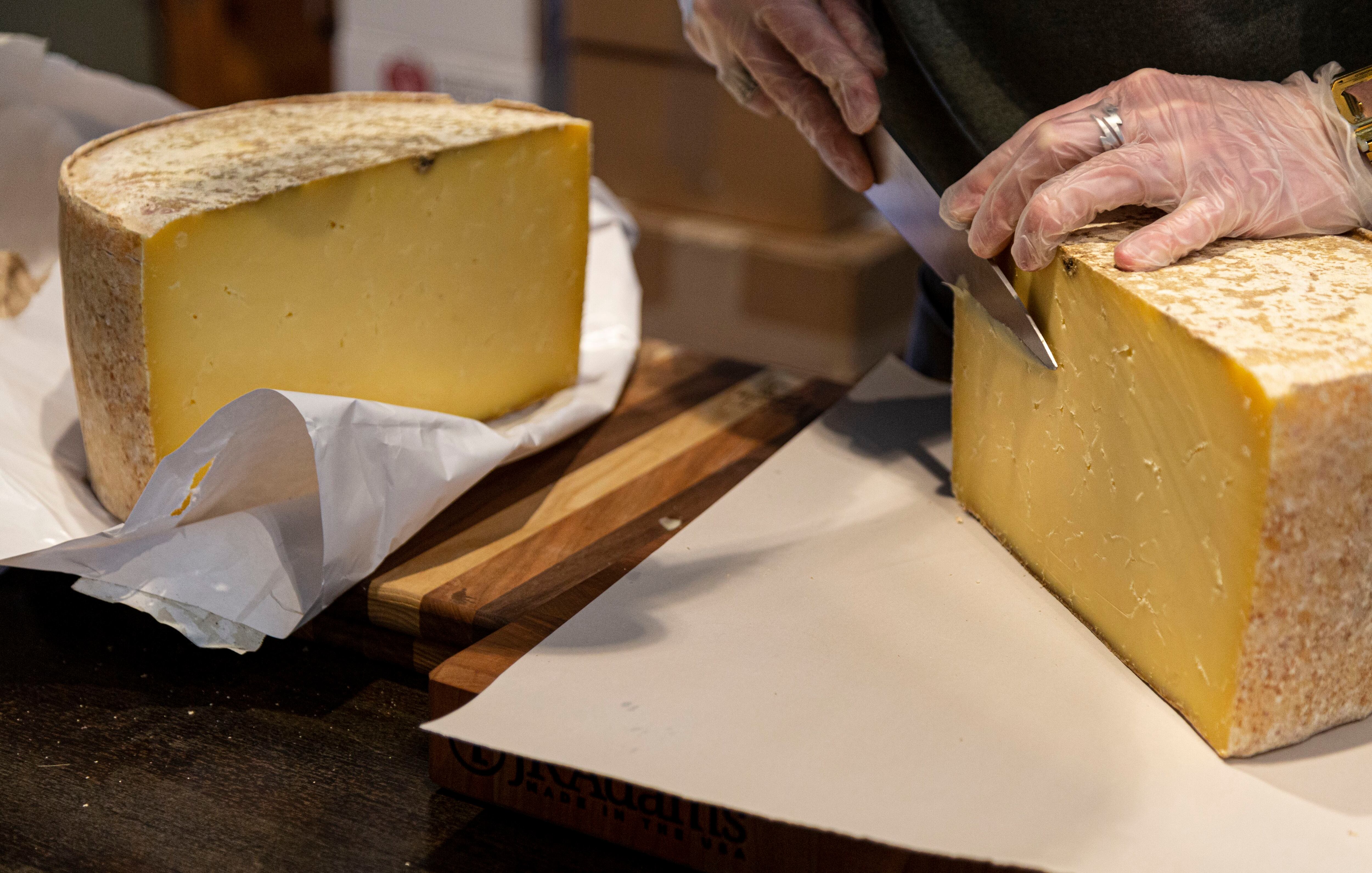 Cheddar cheese, originally from Somerset County (United Kingdom), has become a culinary classic around the world.