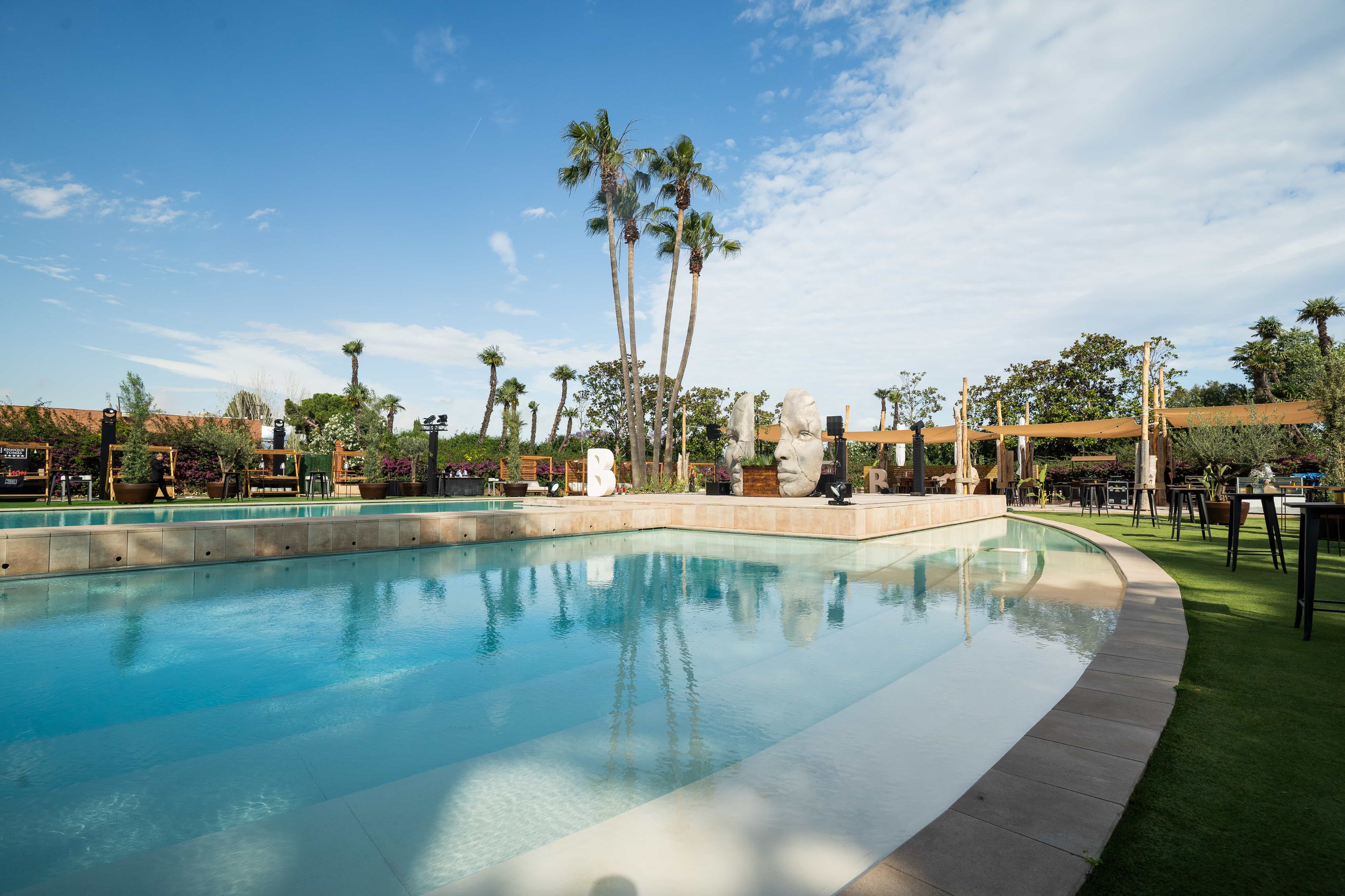 La piscina de Beso Pedralbes a l'Hotel Torre Molina de Barcelona.