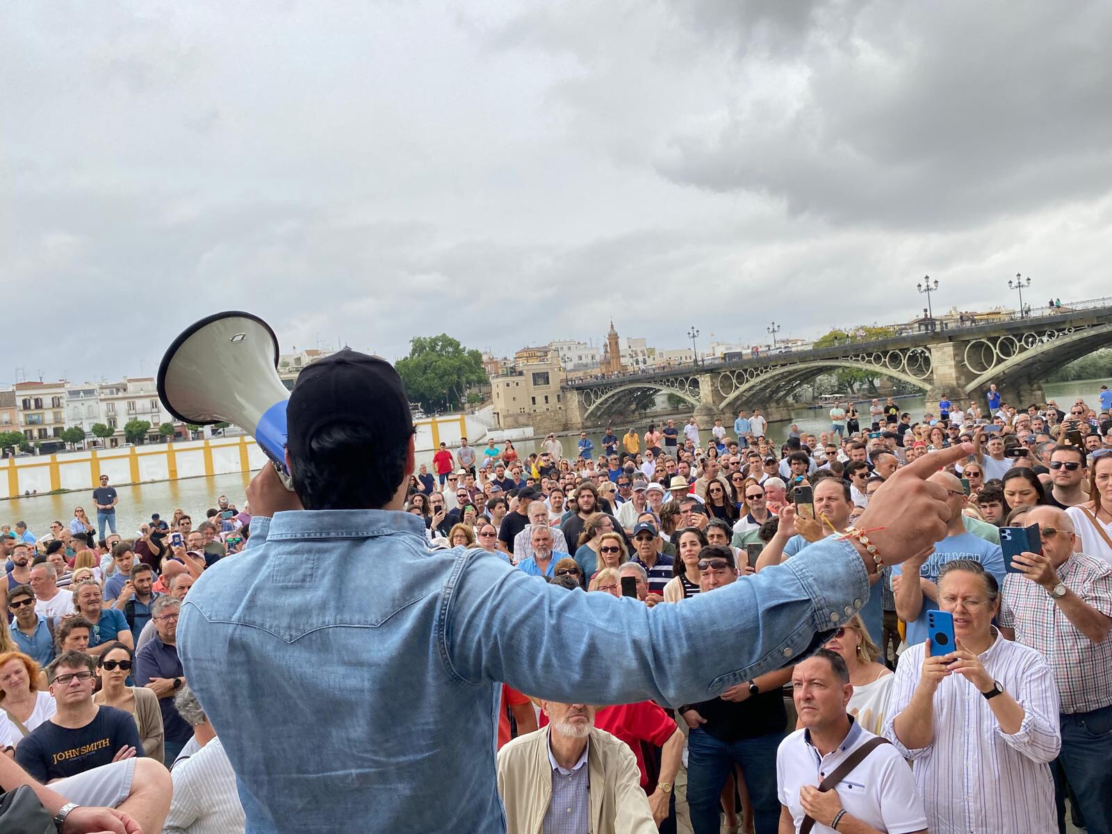 Alvise Pérez se dirigía el día 7 a un grupo de simpatizantes en un mitin en Sevilla.