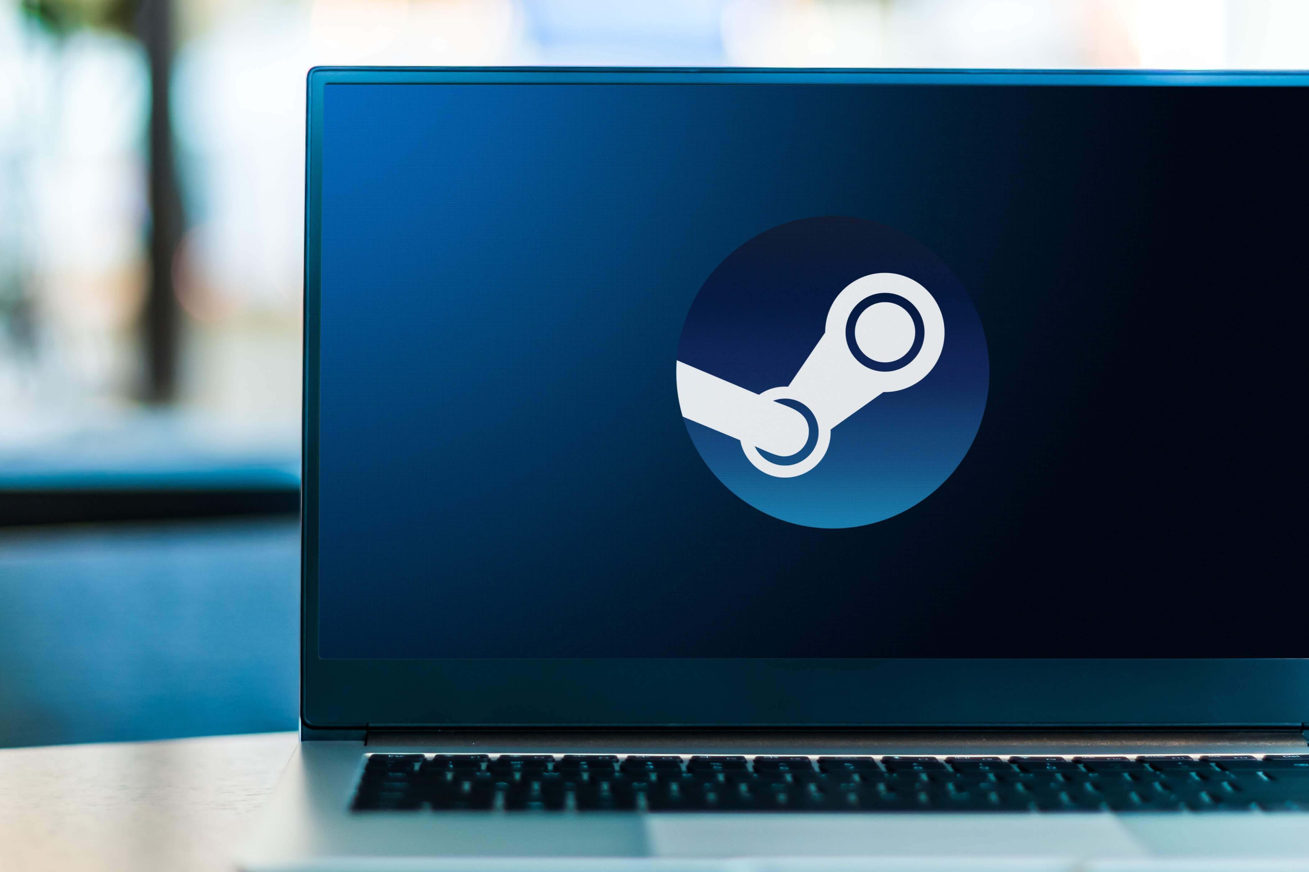 Pantalla con el logo Steam en una laptop 