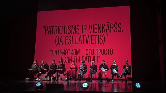 "Нет донорского центра, в который можно было бы сдать русскую кровь". Постановка Šķelšanās — о линиях разлома в обществе