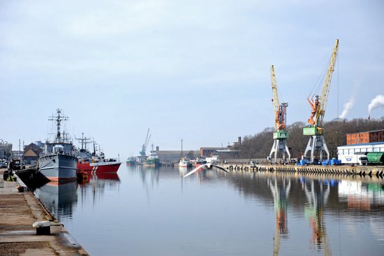 Ar ES atbalstu palielina kuģošanas drošību Liepājas ostas Karostas kanālā