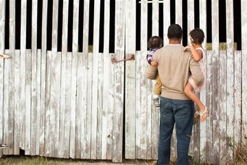 Sharing an adventure to a farm can be a great way for a dad to enjoy time with his children. Photo courtesy Molly Wantland, simplymphotography.com. 