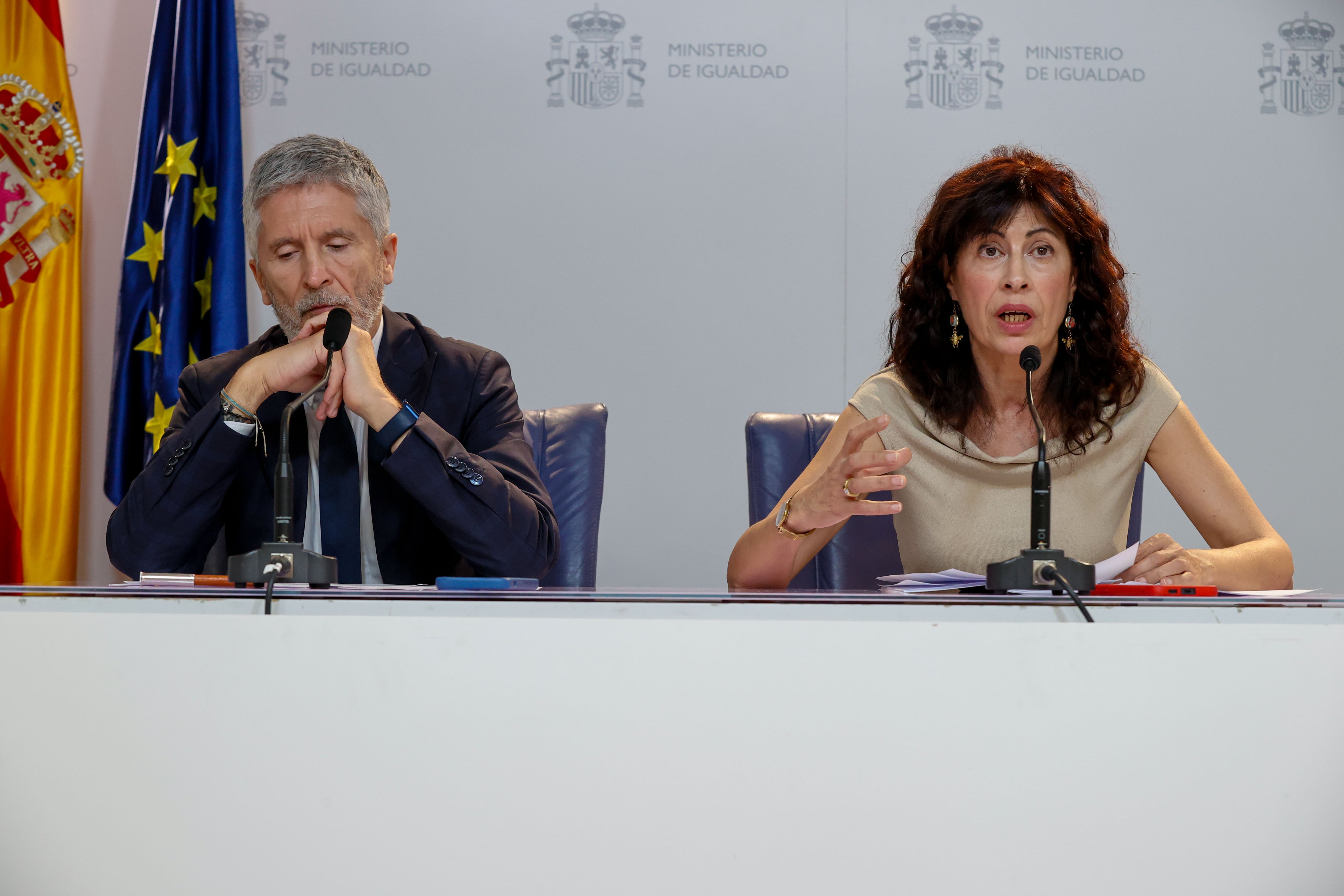 La ministra de Igualdad, Ana Redondo, y el ministro del Interior, Fernando Grande-Marlaska, este martes en la rueda de prensa tras la reunión del comité de crisis por los últimos asesinatos machistas, en Madrid.