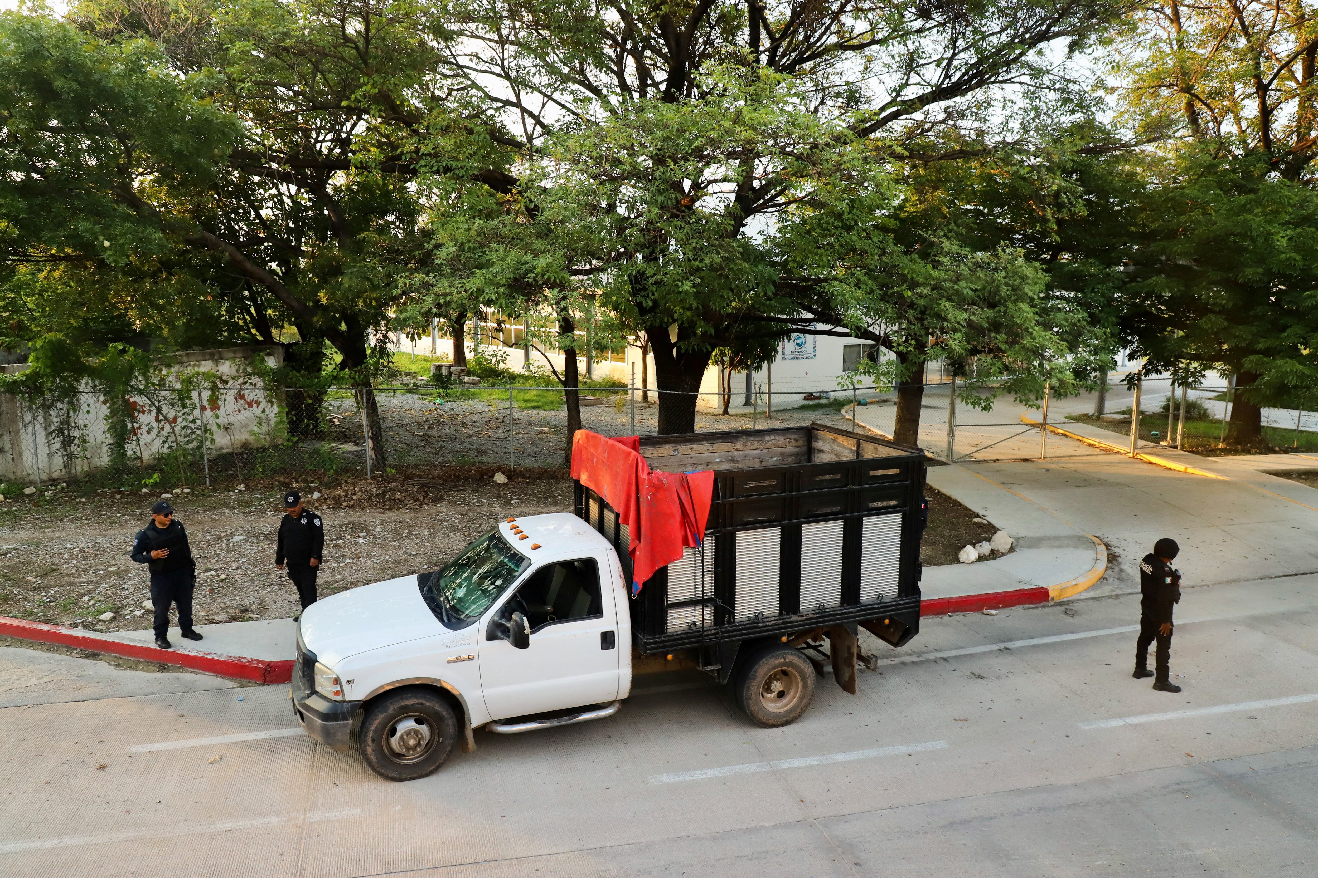 On June 30, in Tuxtla Gutiérrez – the capital and largest city of the Mexican state of Chiapas – police officers guard a vehicle from which 16 public officials were kidnapped