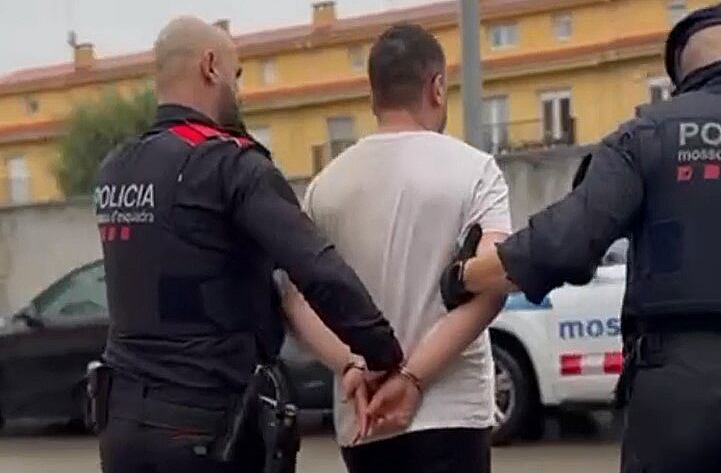 Uno de los detenidos por los Mossos en la operación el martes contra el tráfico de hachís.