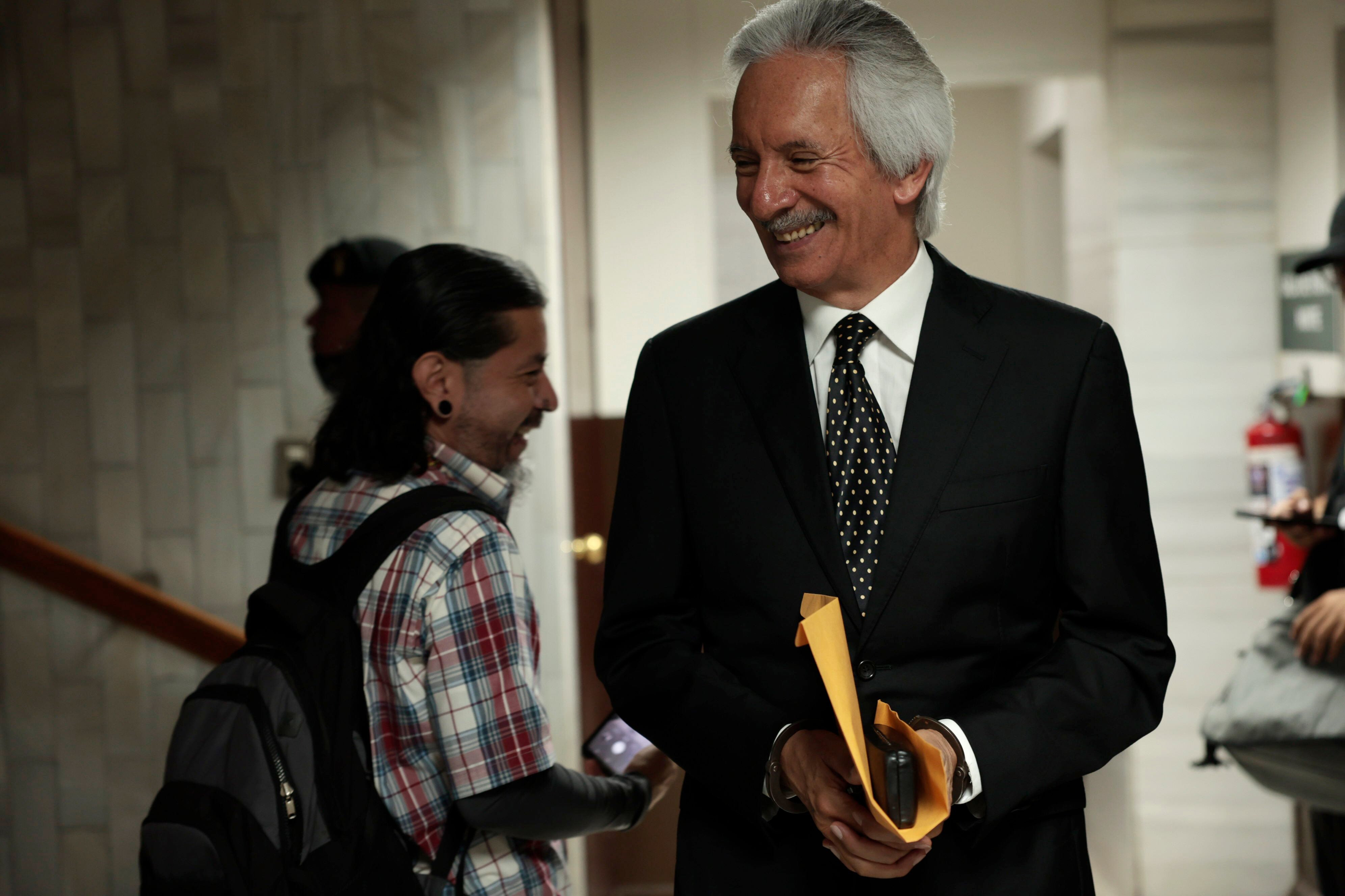 El periodista guatemalteco José Rubén Zamora Marroquín en la Torre de Tribunales de Ciudad de Guatemala a donde acudió por una audiencia el 15 de mayo.