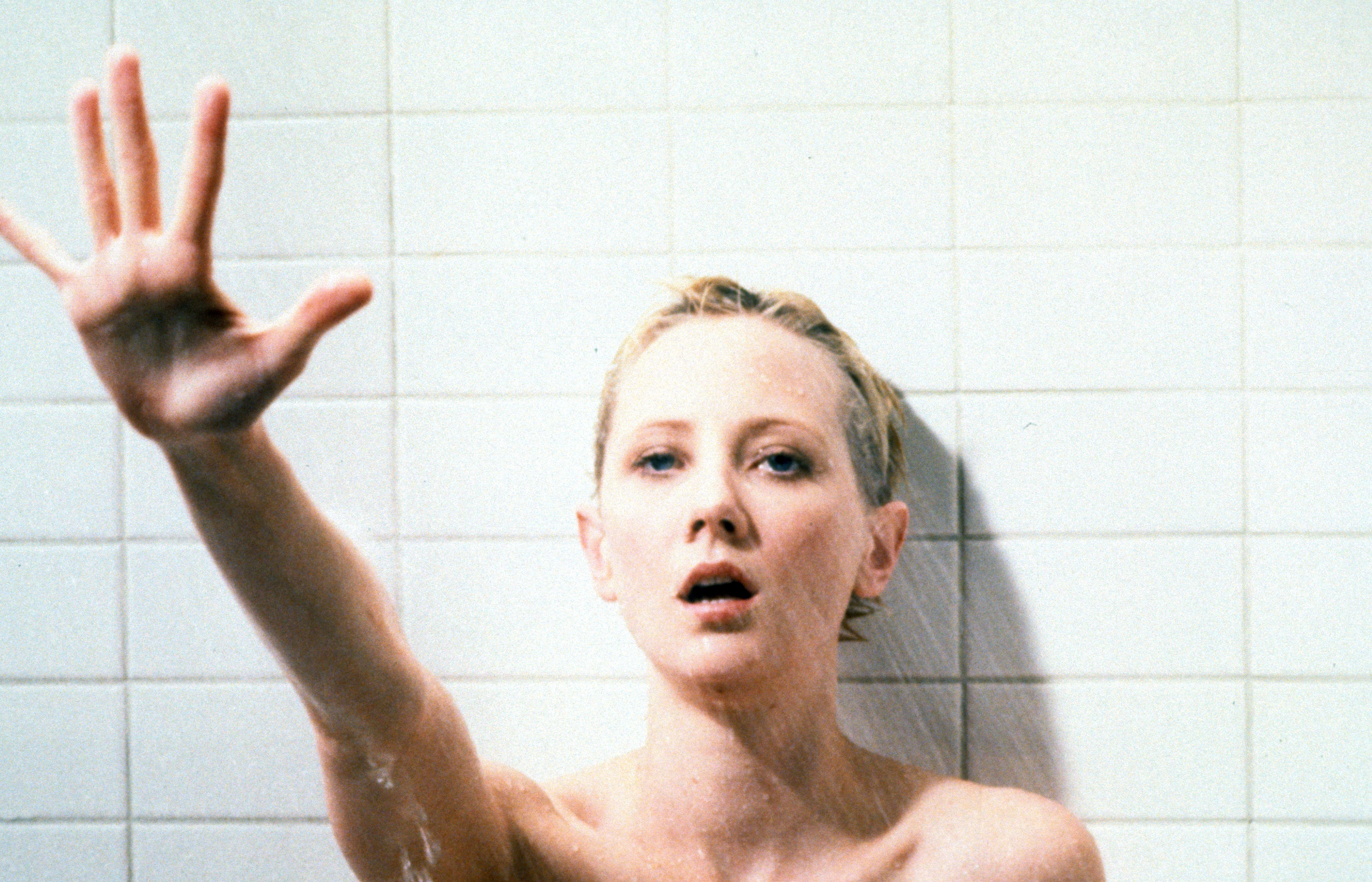 It’s not Janet Leigh: it’s Anne Heche dying in full color in Gus Van Sant’s version of ‘Psycho’ from 1998.