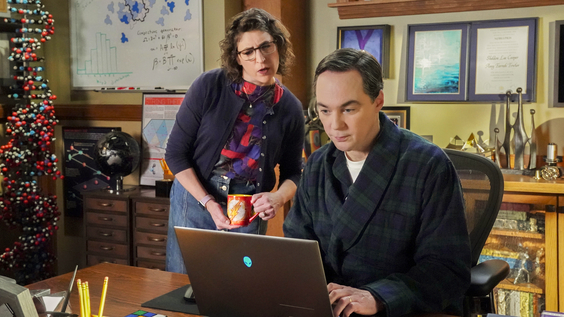 FIRST LOOK AT JIM PARSONS & MAYIM BIALIK REPRISING THEIR ROLES FROM “THE BIG BANG THEORY” ON THE SERIES FINALE OF “YOUNG SHELDON,” MAY 16 ON CBS!