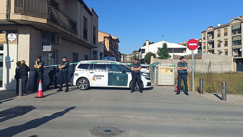 Un hombre mata a sus dos nietos de 10 y 12 aos con los que se haba atrincherado en un pueblo de Granada
