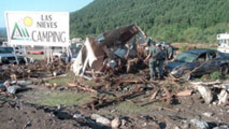 Biescas rinde homenaje a los 87 muertos del camping Las Nieves 20 aos despus