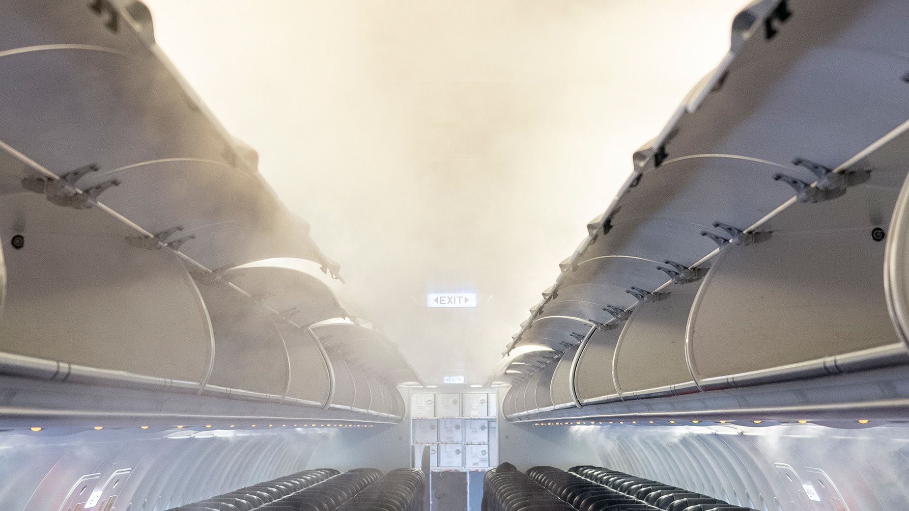 Aircraft cabin with vapor condensation due to differences of temperature.