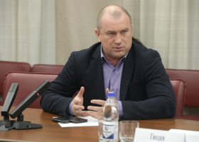 Депутат Мухин проверит расчёты ульяновского минпросвещения в сфере оплаты труда нянь и воспитателей в детсадах