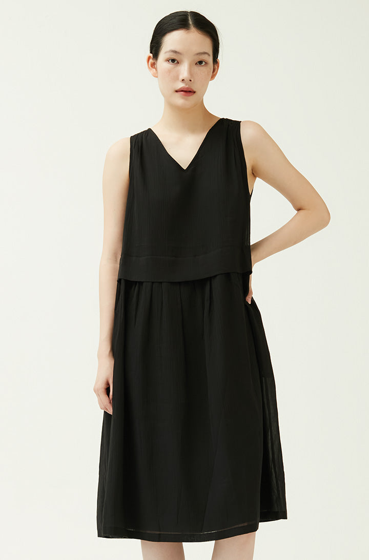 PIA PLISSE DRESS in Black