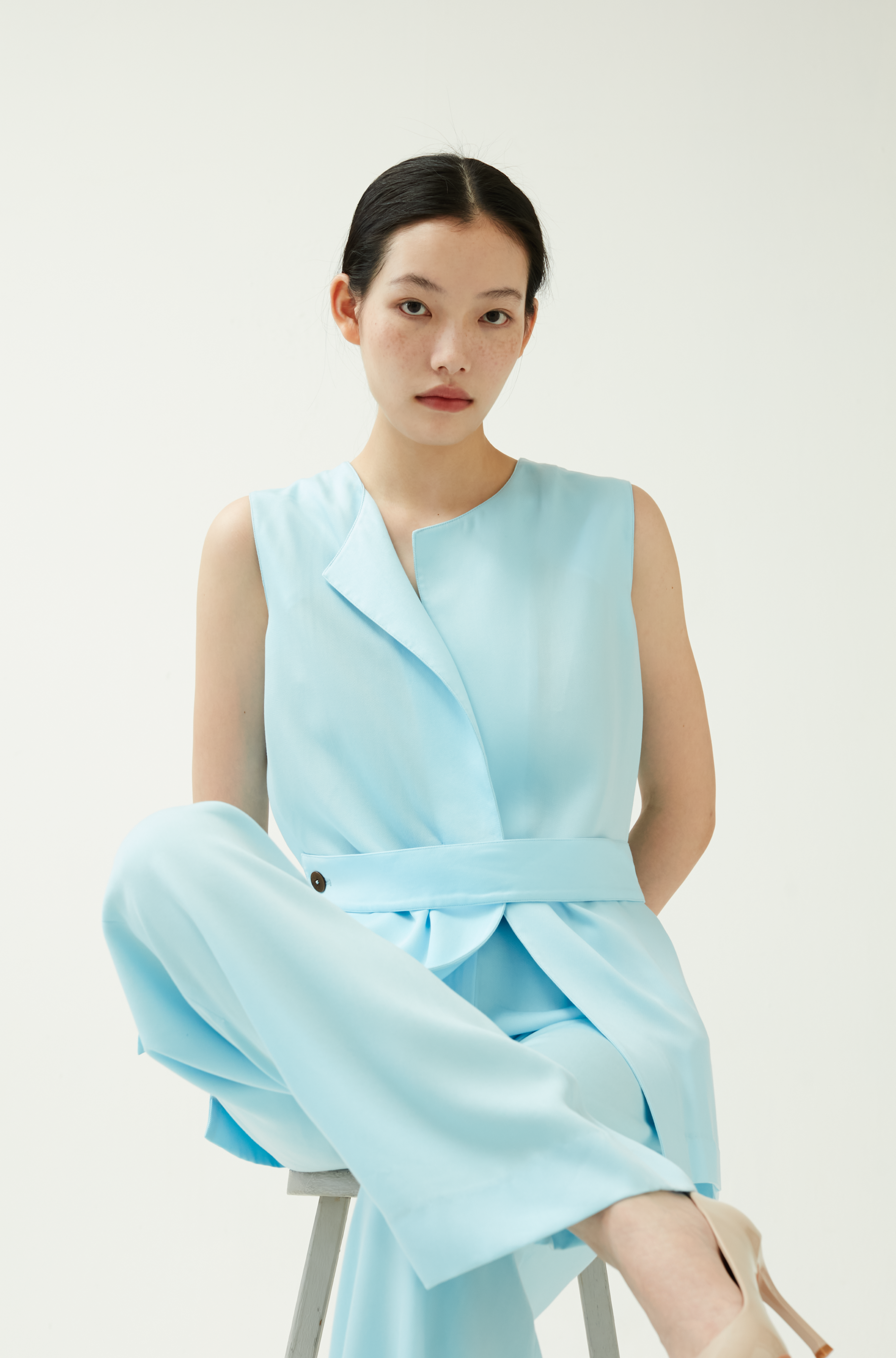 DINA SLEEVELESS JACKET in Sky Blue