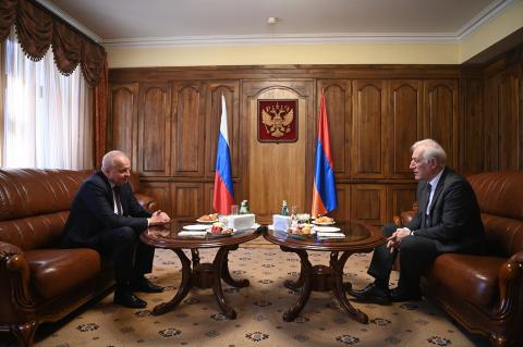 Le Président a visité l'ambassade de Russie à l'occasion de la Journée de la Russie