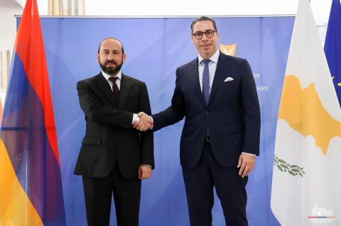 اجتماع وزيري خارجية أرمينيا وقبرص  آرارات ميرزويان وكونستانتينوس كومبوس في نيقوسيا وبحث عدة قضايا