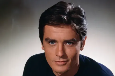 Alain Delon, légende du cinéma français, s’est éteint