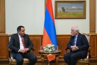 瓦哈根·哈恰图良和丹尼尔·阿扎特扬讨论了亚美尼亚银行系统的问题