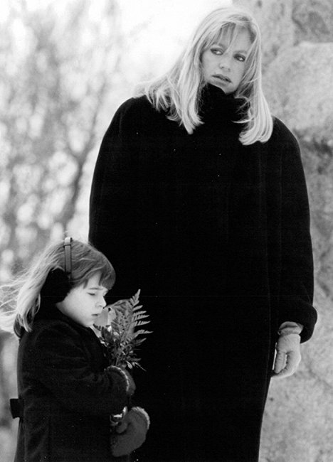 Ashley Peldon, Goldie Hawn - Deceived - Filmfotos