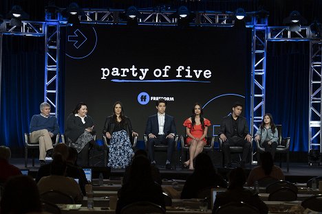 The cast and executive producers of Freeform’s “Party of Five” gave the press at the 2019 TCA Winter Press Tour an exclusive first look at the new series, at The Langham Huntington, in Pasadena, California, USA - Christopher Keyser, Amy Lippman, Michal Zebede, Brandon Larracuente, Emily Tosta, Niko Guardado, Elle Paris Legaspi - Správná pětka - Z akcií