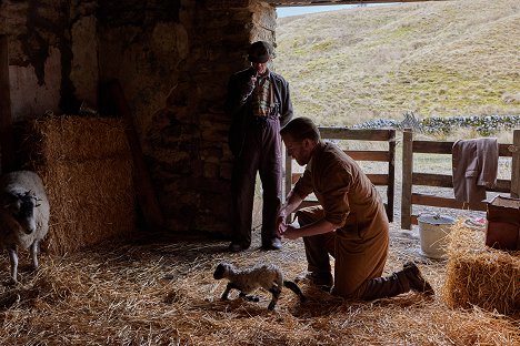 Paul Hilton, Samuel West - Všechny velké a malé bytosti - Kvokání slepic - Z filmu