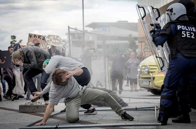 Helsinský syndrom - Pitkä viikonloppu - Z filmu