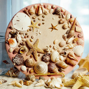 Decorative plate with shells glued on