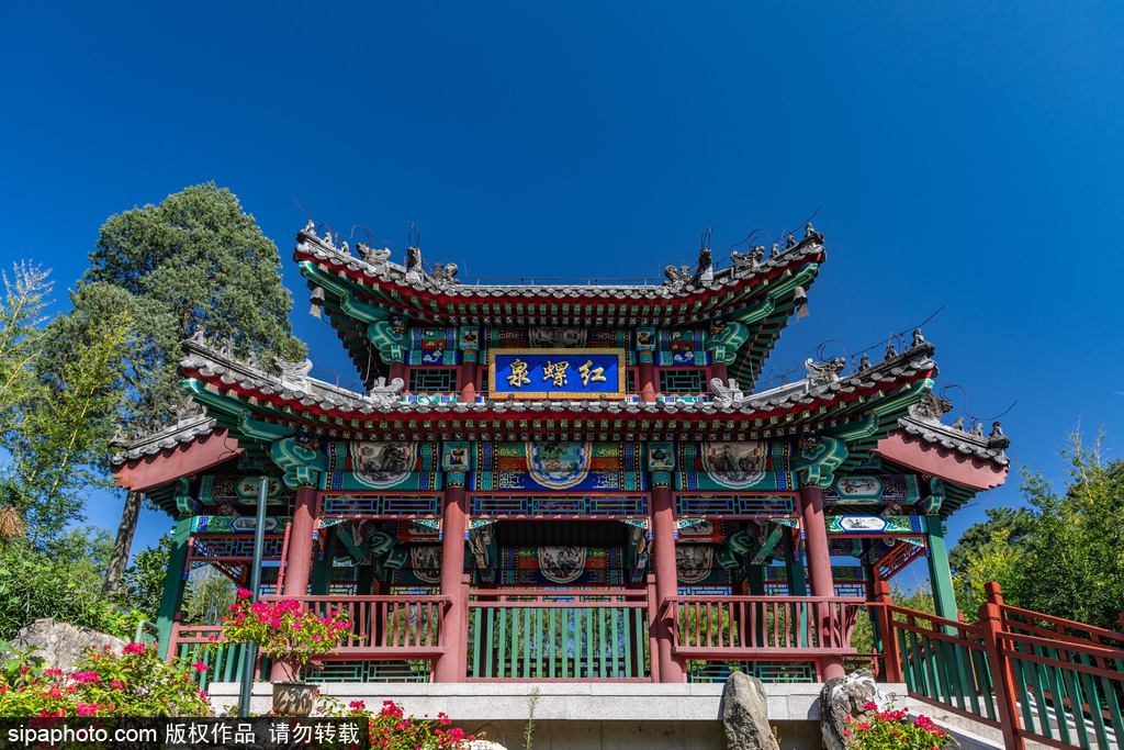 Hongluo Temple