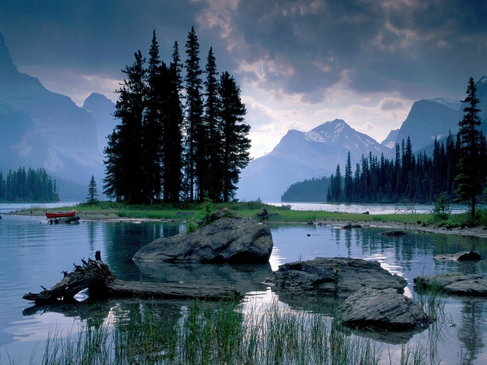 Spirit Island Maligne Lake, Jasper National Park, Alberta (700x525, 310Kb)