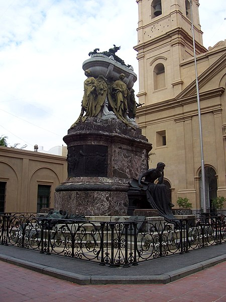 450px-CABA_-_San_Telmo_-_Mausoleo_del_General_Manuel_Belgrano (450x600, 227Kb)