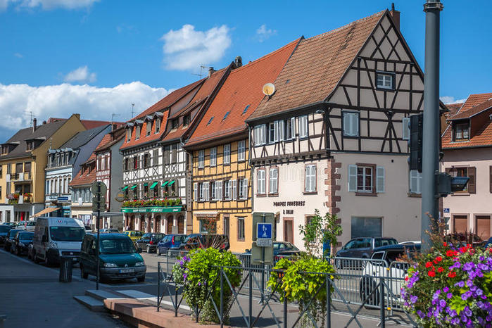 1half-timbered-houses-historic-center-selestat-alsace-france-august-beautiful-one-most-51210259 (900x666, 96Kb)