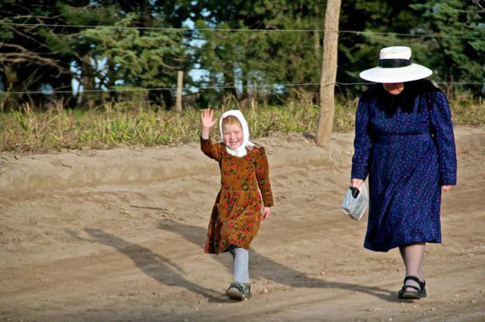 argentina-menonites-waving-2015-6-4-940x626 (700x465, 349Kb)